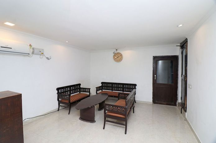 Imagen de los interiores del Hotel OYO 19979 Rajshri. Foto 19