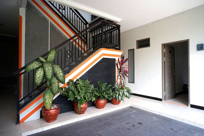 Imagen de la habitación del Hotel OYO 2038 Jasmine Guest House Balikpapan. Foto 7