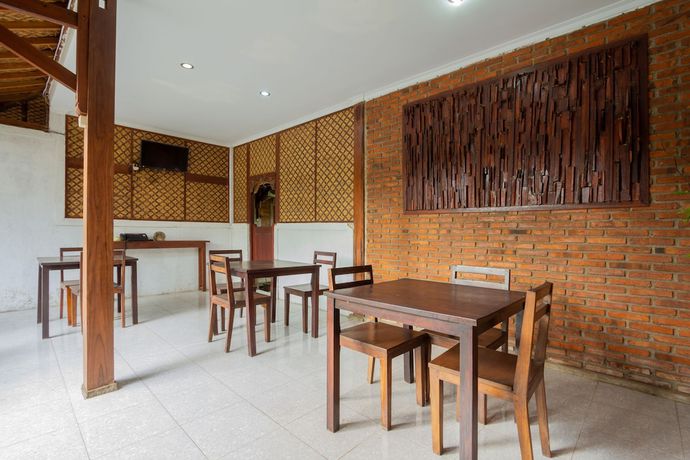 Imagen de los interiores del Hotel OYO 2068 Abhaya Mudra Homestay. Foto 13