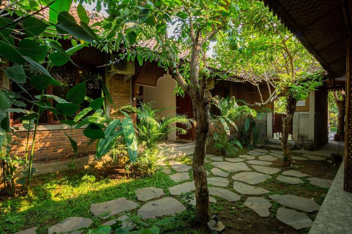 Imagen de los exteriores del Hotel OYO 2068 Abhaya Mudra Homestay. Foto 11