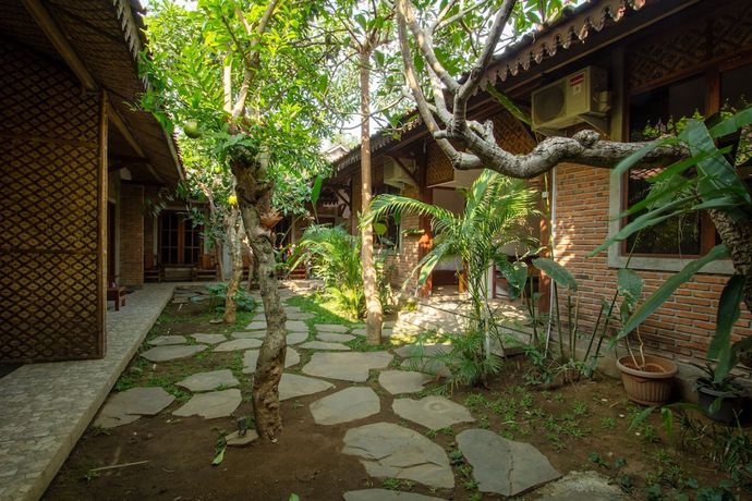 Imagen de los exteriores del Hotel OYO 2068 Abhaya Mudra Homestay. Foto 12