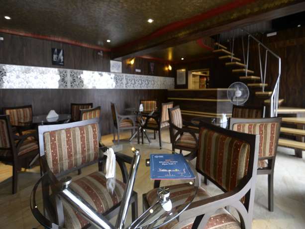 Imagen del bar/restaurante del Hotel OYO 2068 La Grace. Foto 3