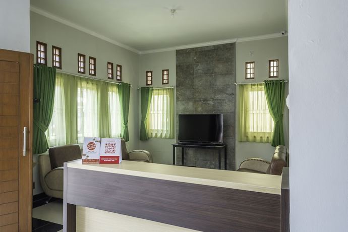 Imagen de los interiores del Hotel OYO 2072 Wisma Teratai. Foto 18