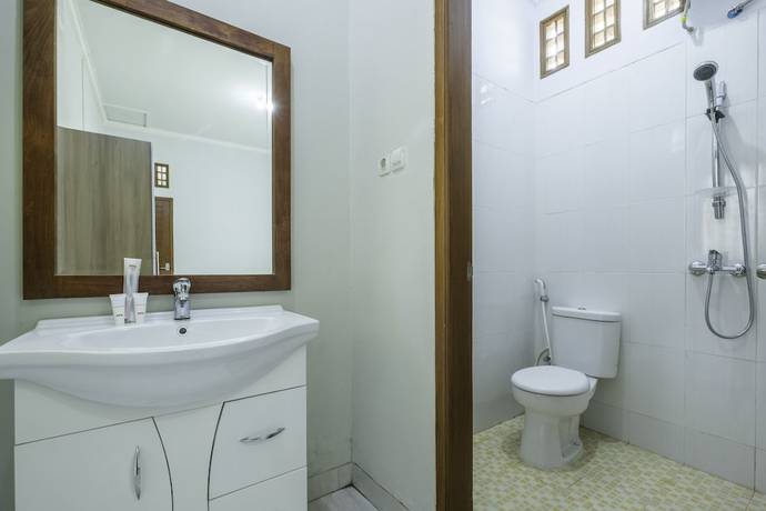 Imagen de la habitación del Hotel OYO 2072 Wisma Teratai. Foto 13