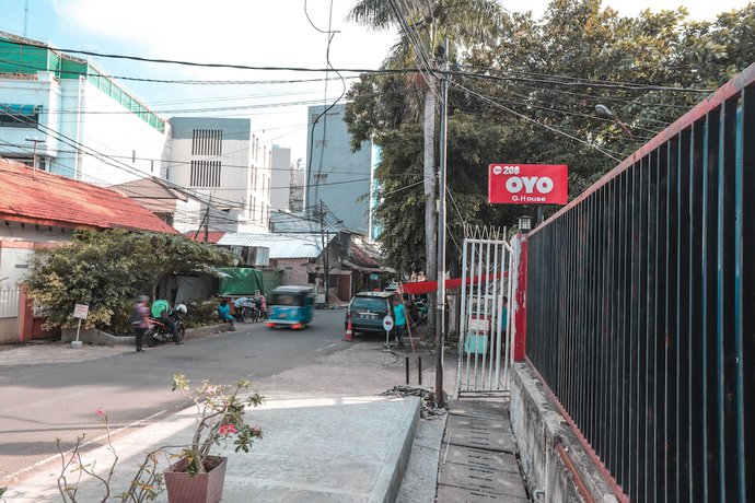 Imagen de los exteriores del Hotel OYO 208 G house. Foto 15