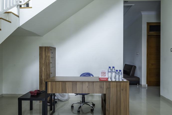 Imagen de los interiores del Hotel OYO 2259 Zleepy Ks Tubun. Foto 19