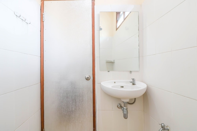 Imagen de la habitación del Hotel OYO 2280 Wisma Guntur II. Foto 13