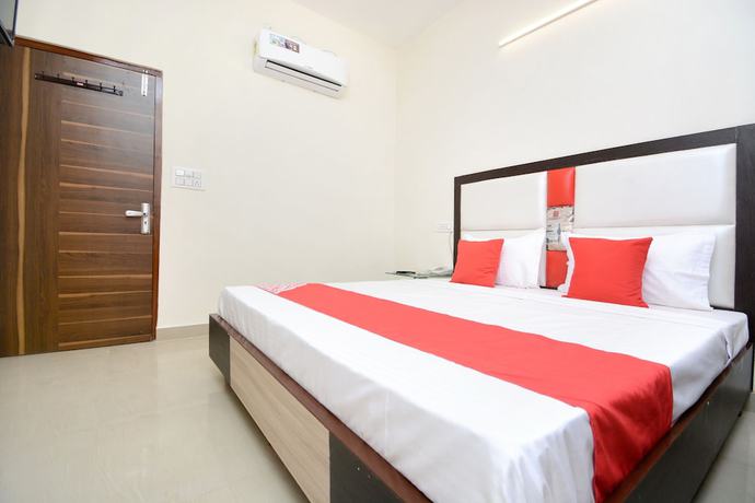 Imagen de la habitación del Hotel OYO 22993 Ozas Grand. Foto 4