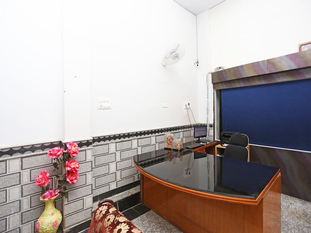 Imagen de los interiores del Hotel OYO 23090 Mani Bhai Patel. Foto 16