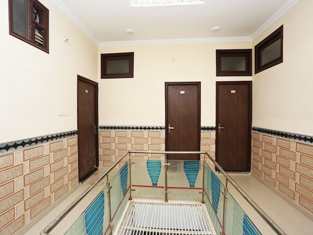 Imagen de los interiores del Hotel OYO 23090 Mani Bhai Patel. Foto 19