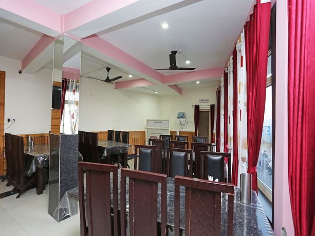 Imagen del bar/restaurante del Hotel OYO 23298 Uttaranchal Inn. Foto 2
