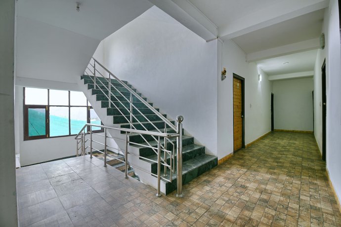 Imagen de los interiores del Hotel OYO 24795 Hills Ascot. Foto 15