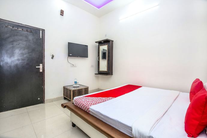 Imagen de la habitación del Hotel OYO 24851 R Continental. Foto 5