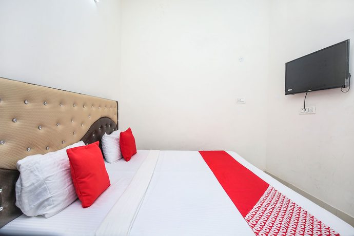 Imagen de la habitación del Hotel OYO 24851 R Continental. Foto 8