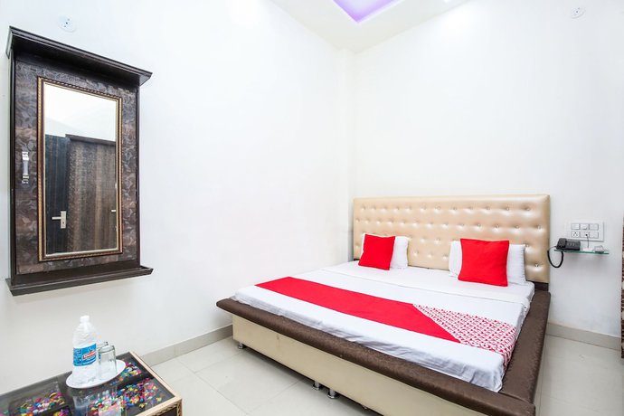Imagen de la habitación del Hotel OYO 24851 R Continental. Foto 17