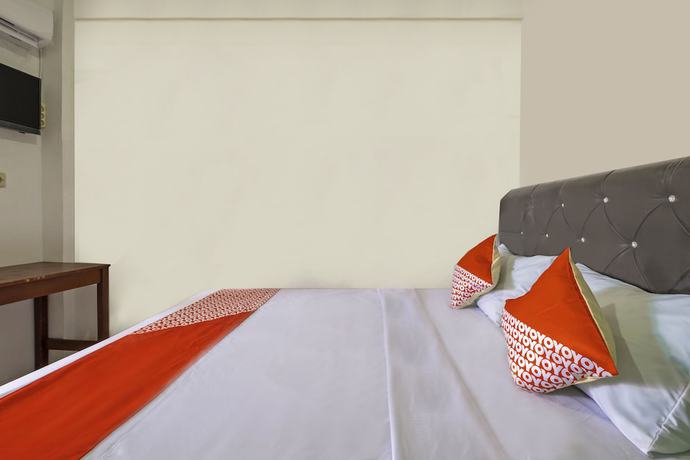 Imagen de la habitación del Hotel OYO 2562 Pondok Tajlibu Syifa Syariah. Foto 3