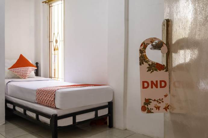 Imagen de la habitación del Hotel OYO 2562 Pondok Tajlibu Syifa Syariah. Foto 4
