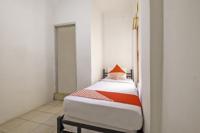 Imagen de la habitación del Hotel OYO 2562 Pondok Tajlibu Syifa Syariah. Foto 5