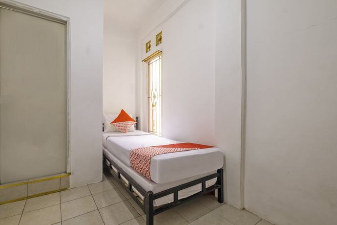 Imagen de la habitación del Hotel OYO 2562 Pondok Tajlibu Syifa Syariah. Foto 16
