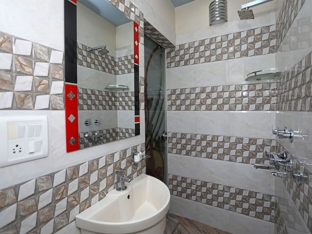 Imagen de la habitación del Hotel OYO 2629 Royal Odyssey. Foto 7