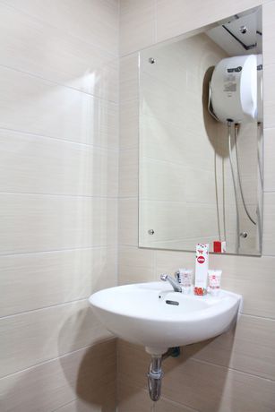Imagen de la habitación del Hotel OYO 266 Margonda Residence 5. Foto 5