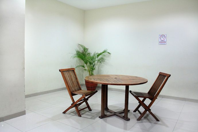 Imagen de los interiores del Hotel OYO 266 Margonda Residence 5. Foto 13