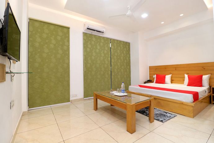 Imagen de la habitación del Hotel OYO 26606 R K Grand. Foto 4