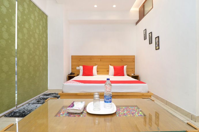 Imagen de la habitación del Hotel OYO 26606 R K Grand. Foto 8