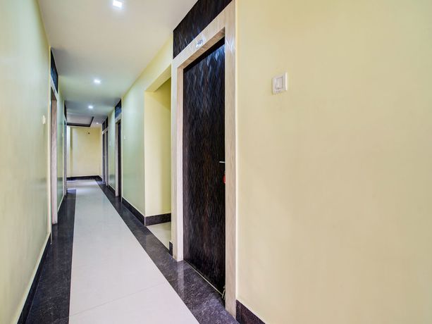 Imagen de los interiores del Hotel OYO 26889 Shree Vishnu Regency. Foto 19
