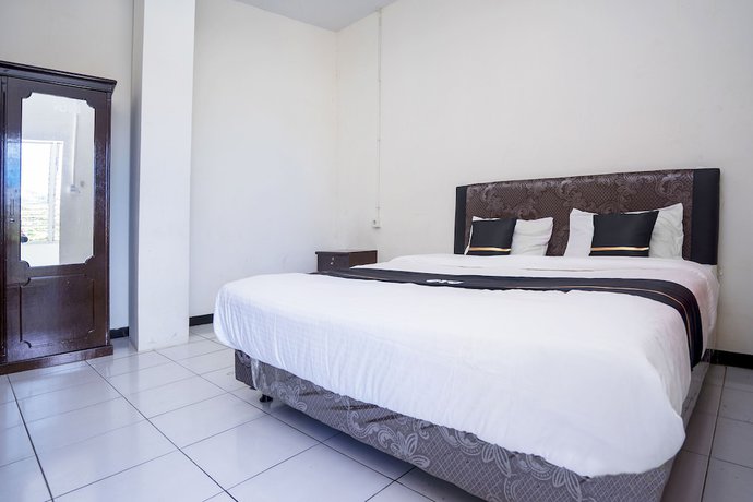 Imagen de la habitación del Hotel OYO 2695 D\'es Guest House. Foto 13