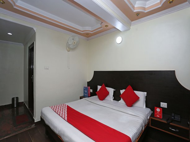 Imagen de la habitación del Hotel OYO 27002 H S R Ram Bazaar. Foto 11