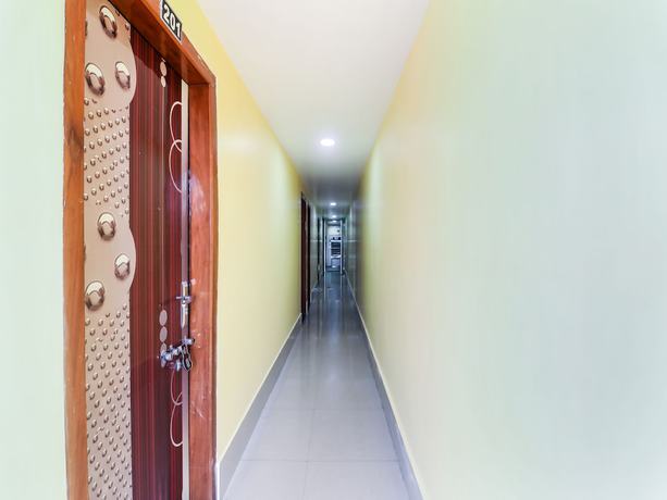 Imagen de los interiores del Hotel OYO 27073 Grand Silicon. Foto 17