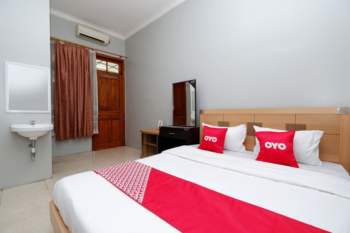Imagen de la habitación del Hotel OYO 2737 D\'KostNearKraton mangkunegaran. Foto 3