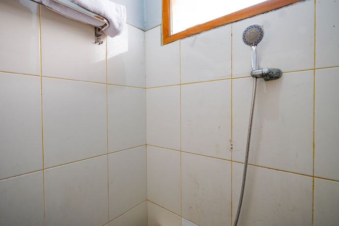 Imagen de la habitación del Hotel OYO 2737 D\'KostNearKraton mangkunegaran. Foto 4