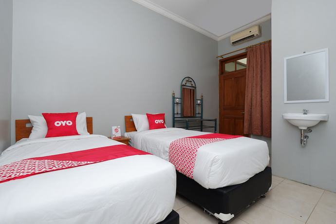 Imagen de la habitación del Hotel OYO 2737 D\'KostNearKraton mangkunegaran. Foto 5