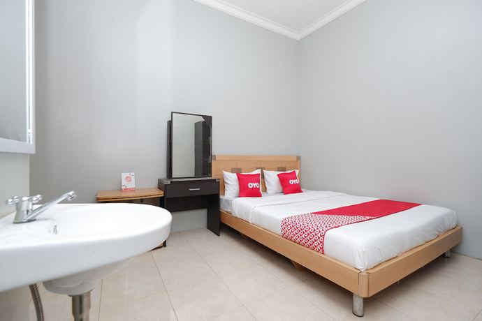 Imagen de la habitación del Hotel OYO 2737 D\'KostNearKraton mangkunegaran. Foto 8