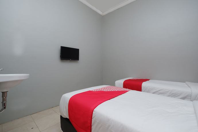 Imagen de la habitación del Hotel OYO 2737 D\'KostNearKraton mangkunegaran. Foto 9