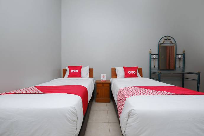 Imagen de la habitación del Hotel OYO 2737 D\'KostNearKraton mangkunegaran. Foto 10