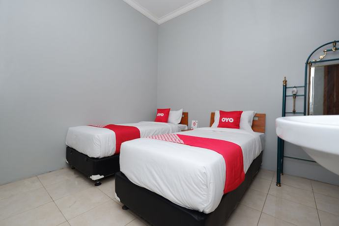 Imagen de la habitación del Hotel OYO 2737 D\'KostNearKraton mangkunegaran. Foto 12