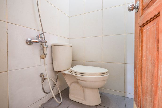Imagen de la habitación del Hotel OYO 2737 D\'KostNearKraton mangkunegaran. Foto 13