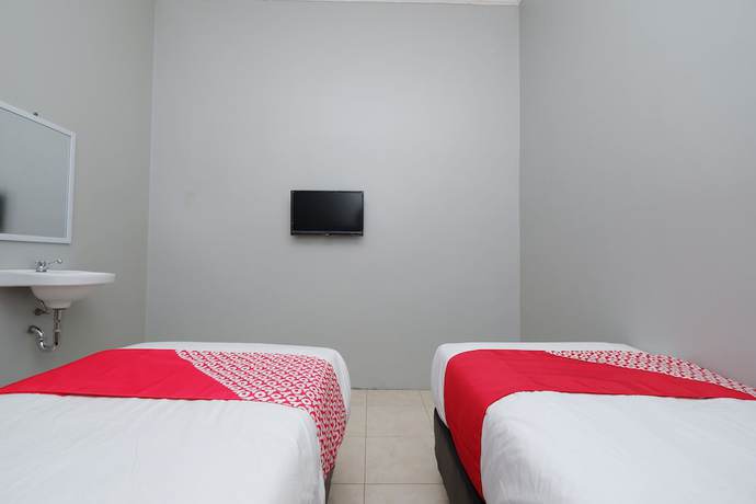 Imagen de la habitación del Hotel OYO 2737 D\'KostNearKraton mangkunegaran. Foto 14