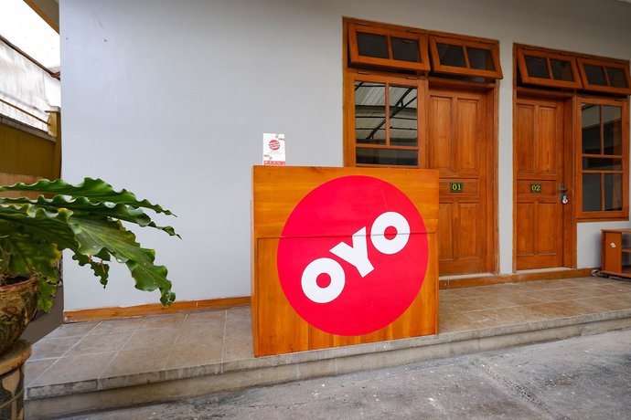 Imagen de los interiores del Hotel OYO 2737 D\'KostNearKraton mangkunegaran. Foto 20