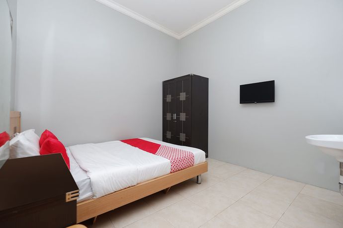 Imagen de la habitación del Hotel OYO 2737 D\'KostNearKraton mangkunegaran. Foto 15