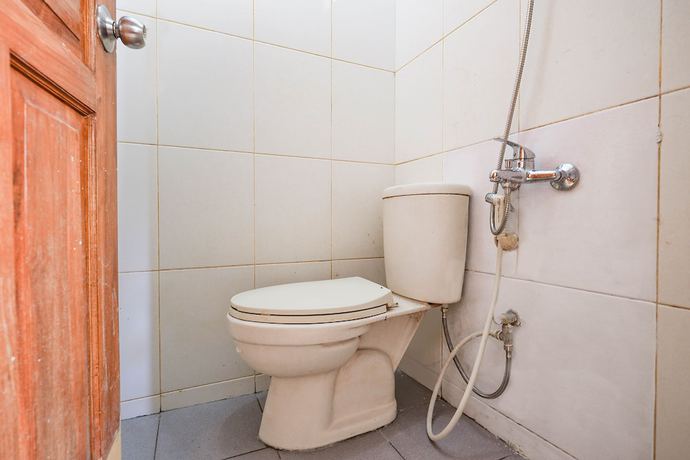 Imagen de la habitación del Hotel OYO 2737 D\'KostNearKraton mangkunegaran. Foto 16