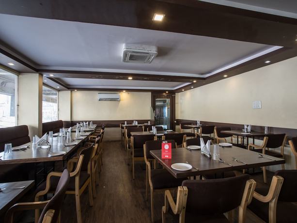 Imagen del bar/restaurante del Hotel OYO 2760 Chanakya. Foto 3
