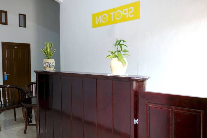 Imagen de los interiores del Hotel OYO 2766 Kezia Kost. Foto 11