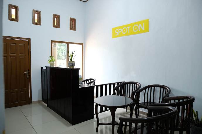 Imagen de los interiores del Hotel OYO 2766 Kezia Kost. Foto 12