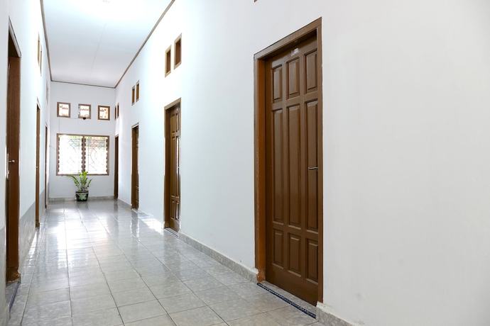 Imagen de los interiores del Hotel OYO 2766 Kezia Kost. Foto 14