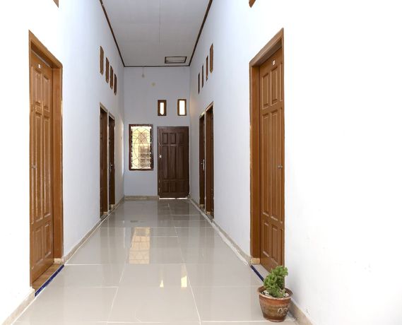 Imagen de los interiores del Hotel OYO 2766 Kezia Kost. Foto 20