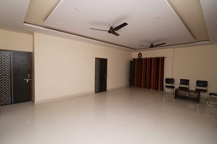 Imagen de los interiores del Hotel OYO 27941 Sangam Darshan. Foto 15